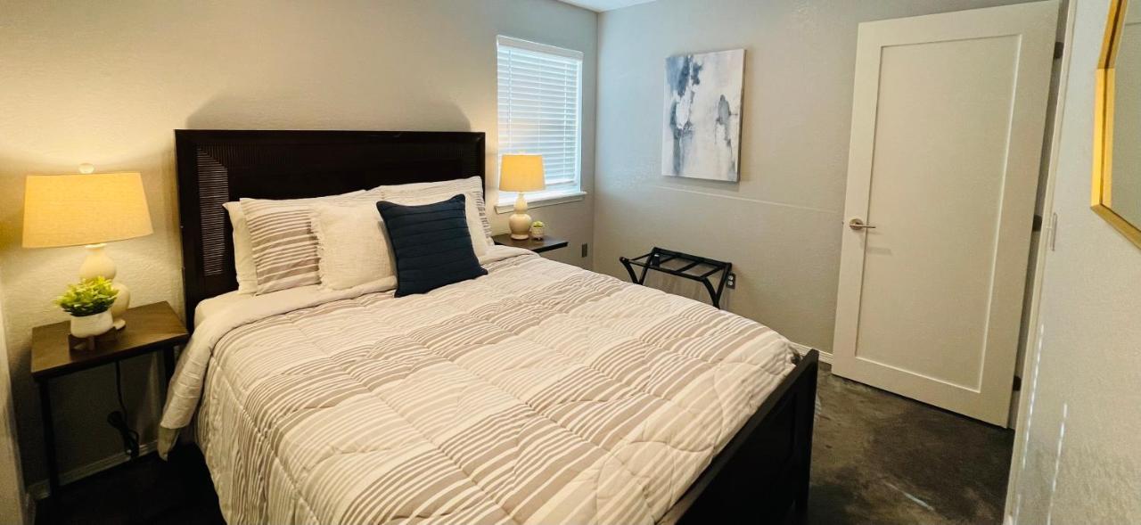 Evie'S Campus-Close 2 Bedroom Luxury Oklahoma City Exterior foto